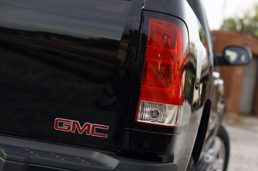  GMC Sierra Denali 2011 года  (фото 37 из 42)